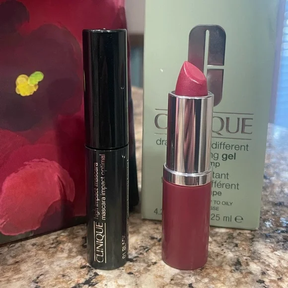 Clinique Moisturizing Gel Bundle - Picture 3 of 3